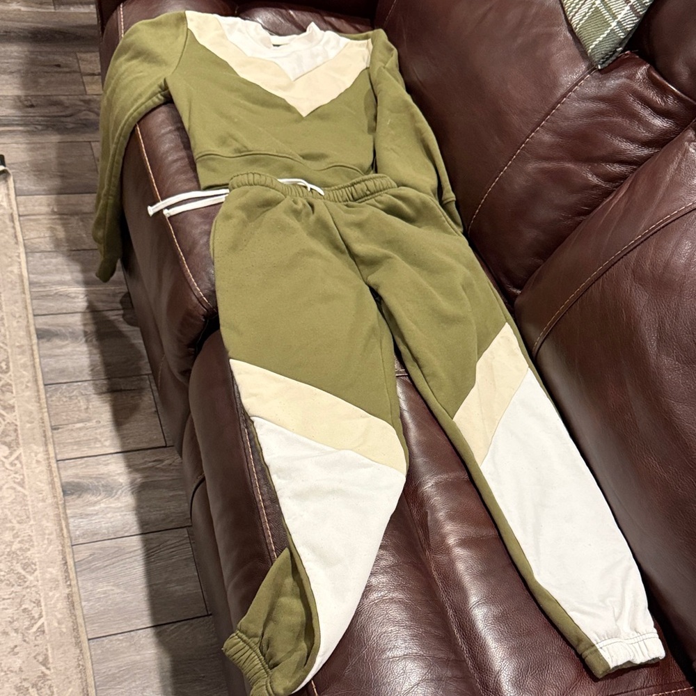 Brooklyn Cloth Olive Green Sweatpants and Sweatshirt set